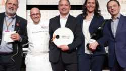 Paolo Marchi, Heinz Beck, Marco Reitano, Camilla Lunelli, Simone Pinoli alla consegna del premio Identità di Sala