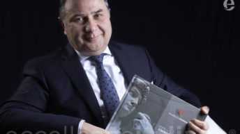 Patrizio Bof con il premio di Eccellenze Italiane