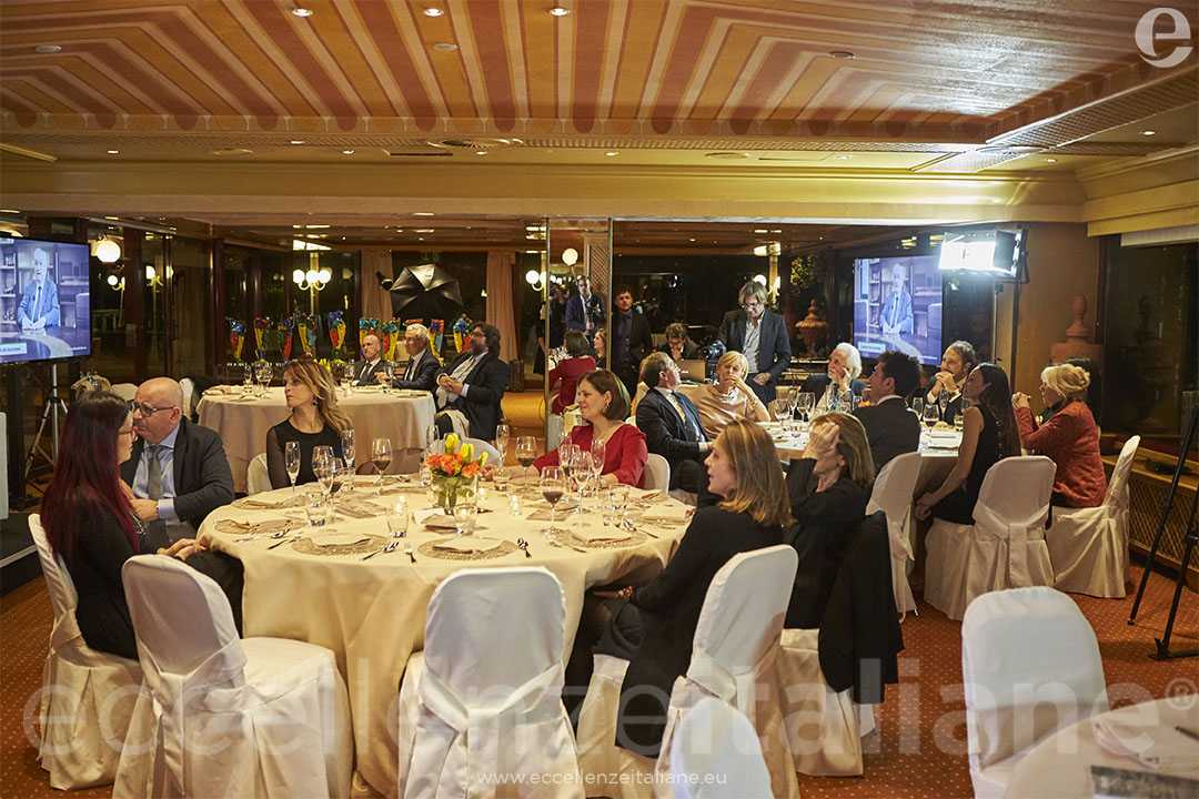 Una parte della sala della pergola di Heinz Beck, durante il galà delle Eccellenze Italiane