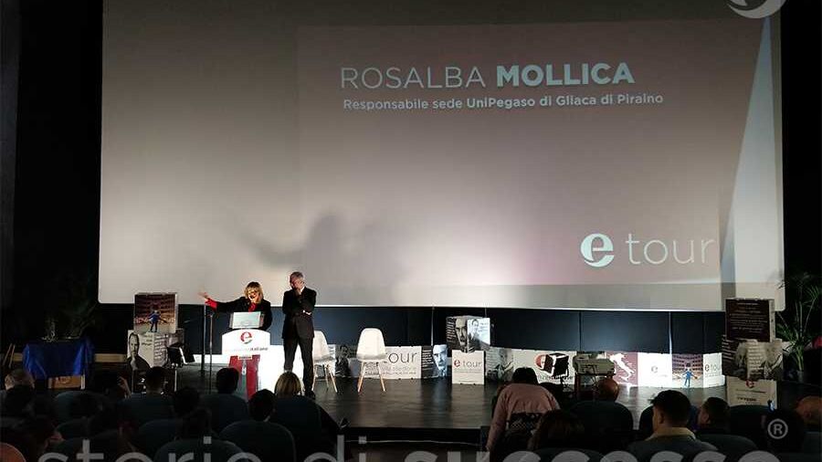 I saluti della direttrice di sede Rosalba Mollica - etour Piraino 8 tappa