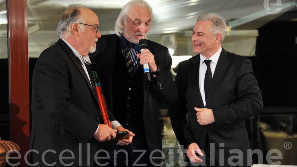 Alessandro Bianchi Premia Fred Gardaphe Eccellenze Italiane Con Piero Muscari3