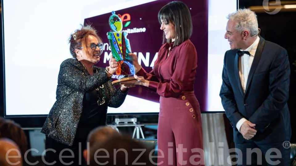 Maria Rosaria Gianni premia Simona Molinari al galà delle Eccellenze Italiane 2019